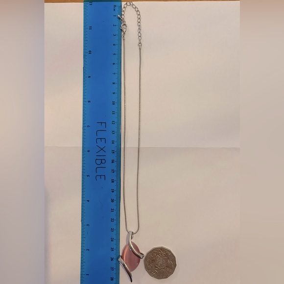 💥 3 for $20 bundle. Pendant and chain - Picture 3 of 4